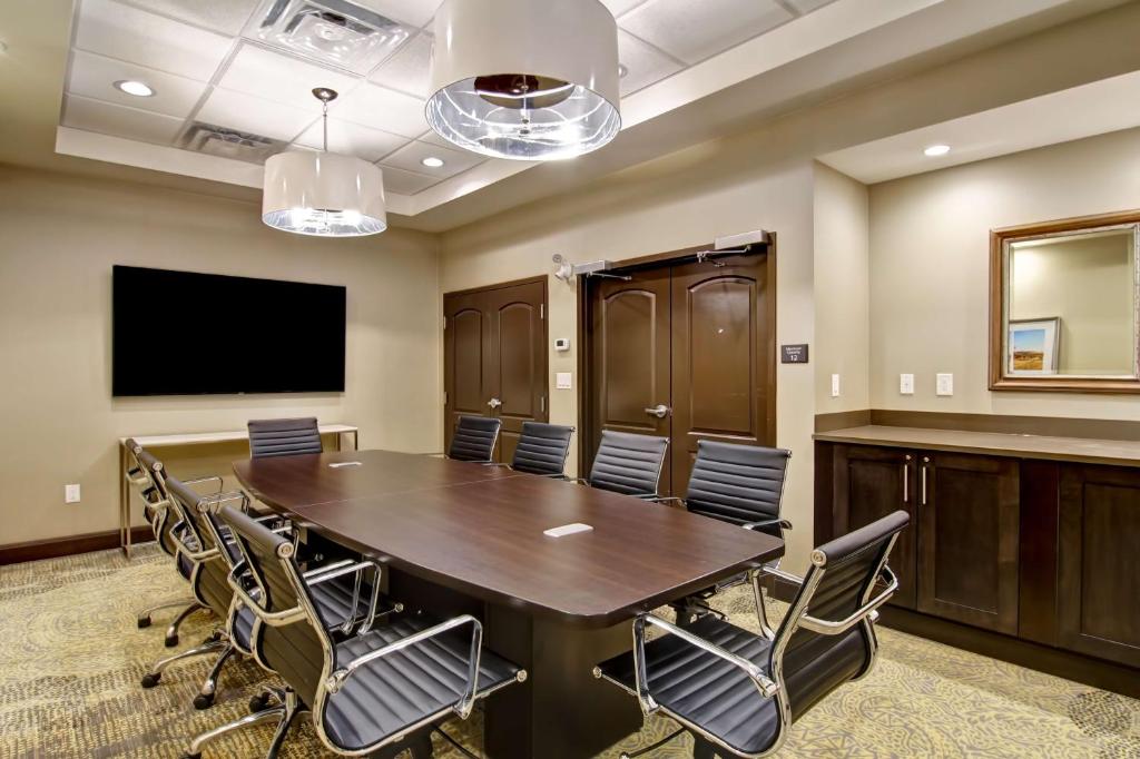 Hampton Inn & Suites by Hilton Saskatoon Airport - Resim 31