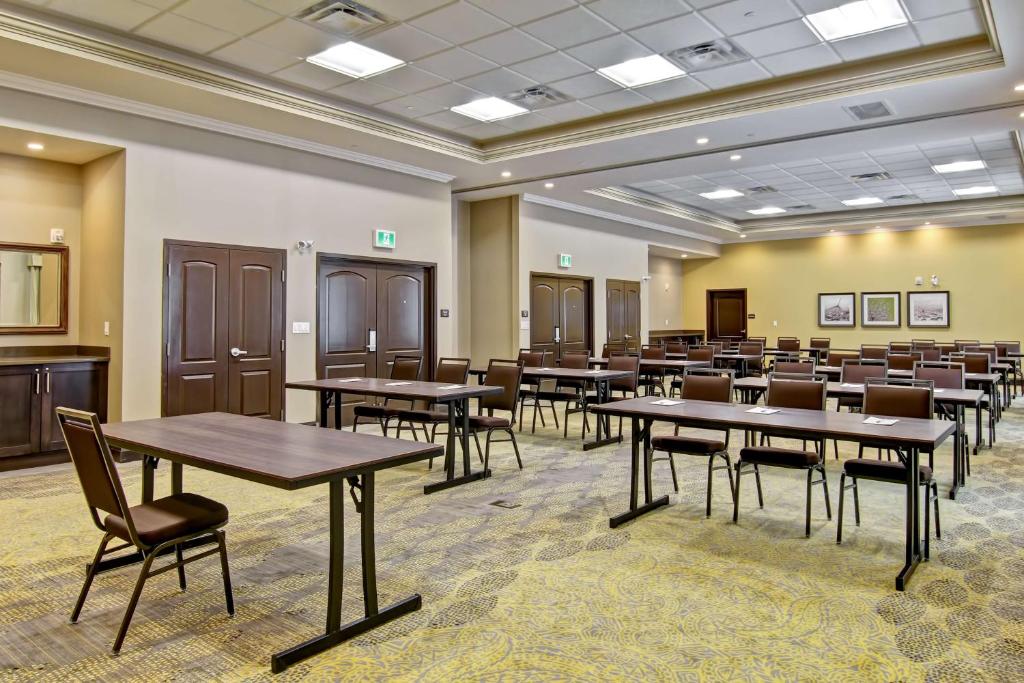 Hampton Inn & Suites by Hilton Saskatoon Airport - Resim 33