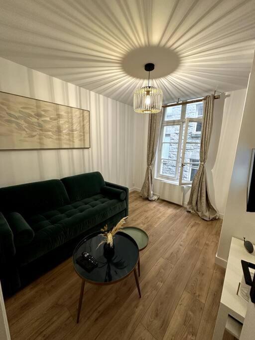 Posezení v ubytování Appartement neuf entièrement équipé, Saint-Malo Intramuros, plage et commerces à proximité