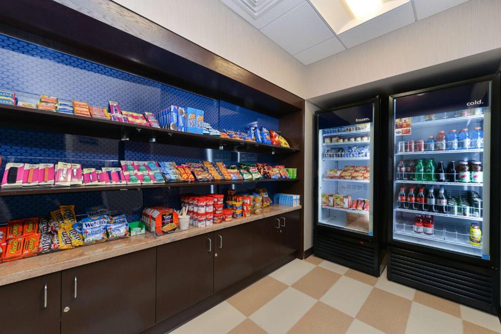 Hampton Inn & Suites California University-Pittsburgh photo