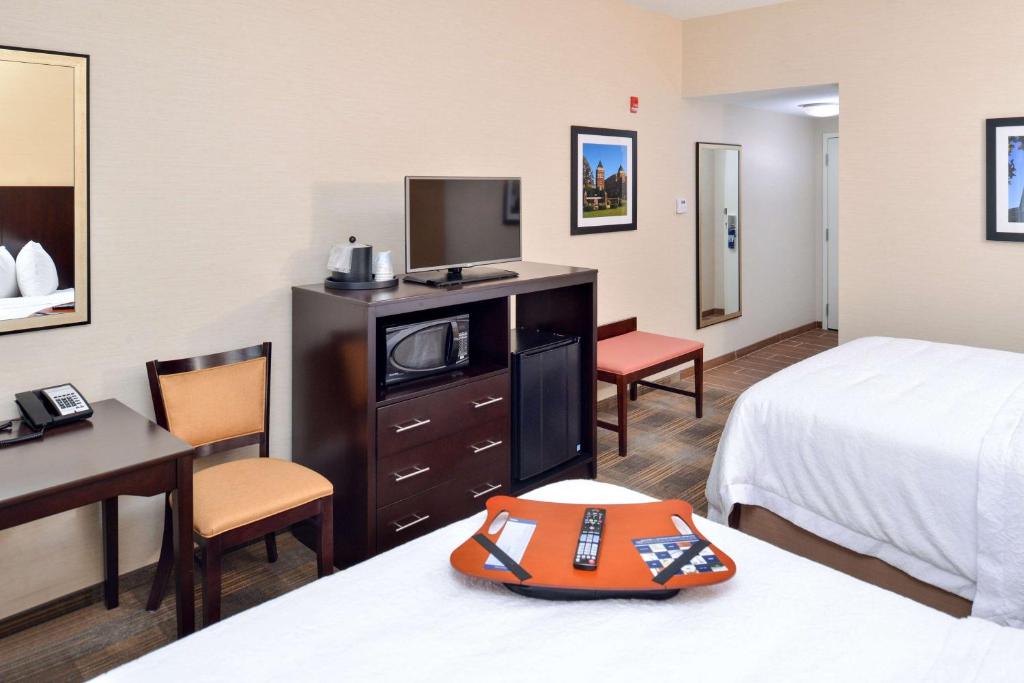 Hampton Inn & Suites California University-Pittsburgh photo