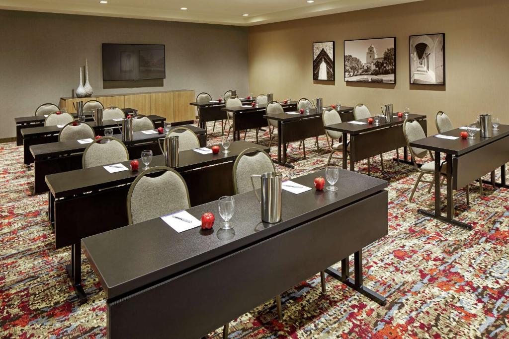 Hilton Garden Inn San Diego Old Town/Sea World Area photo