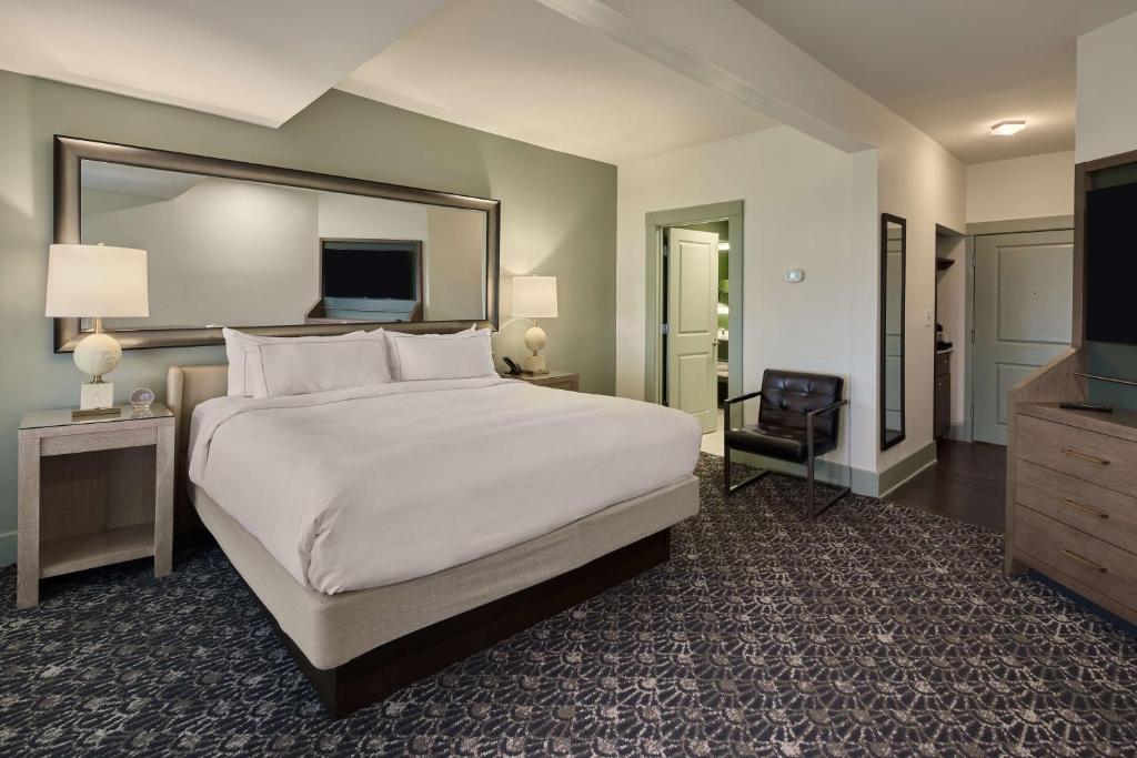The Partridge Inn Augusta, Curio Collection by Hilton - 高级特大号床间 - 带阳台