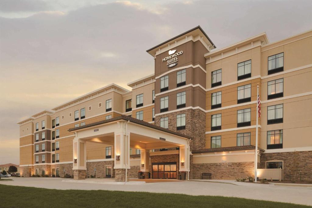 a rendering of the front of a hotel at Homewood Suites by Hilton West Des Moines/SW Mall Area in West Des Moines