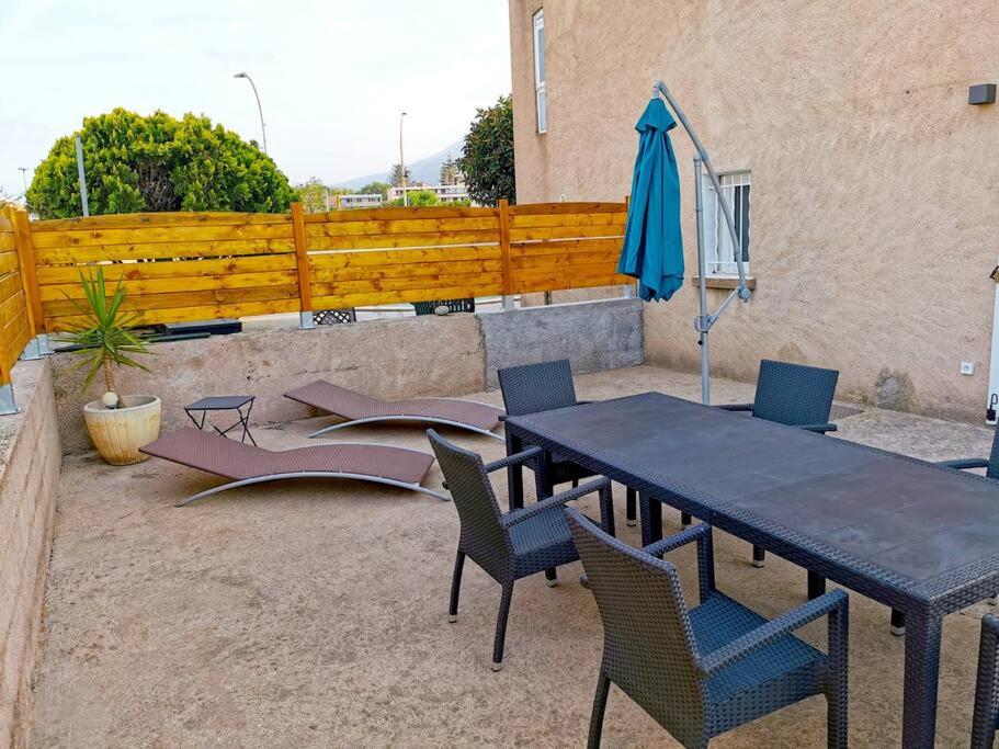 Патио или другая зона на открытом воздухе в Charmant appartement, T2 50m2, à Biguglia