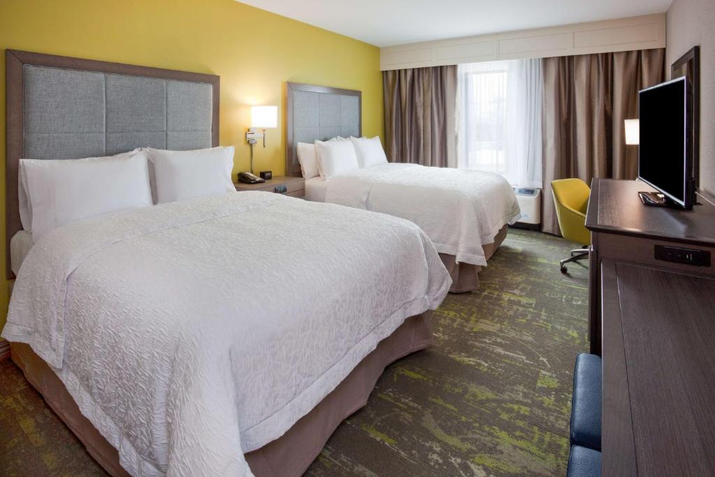 Hampton Inn & Suites Sioux City South, IA - Queen Room With Two Queen Beds (4 Adults)