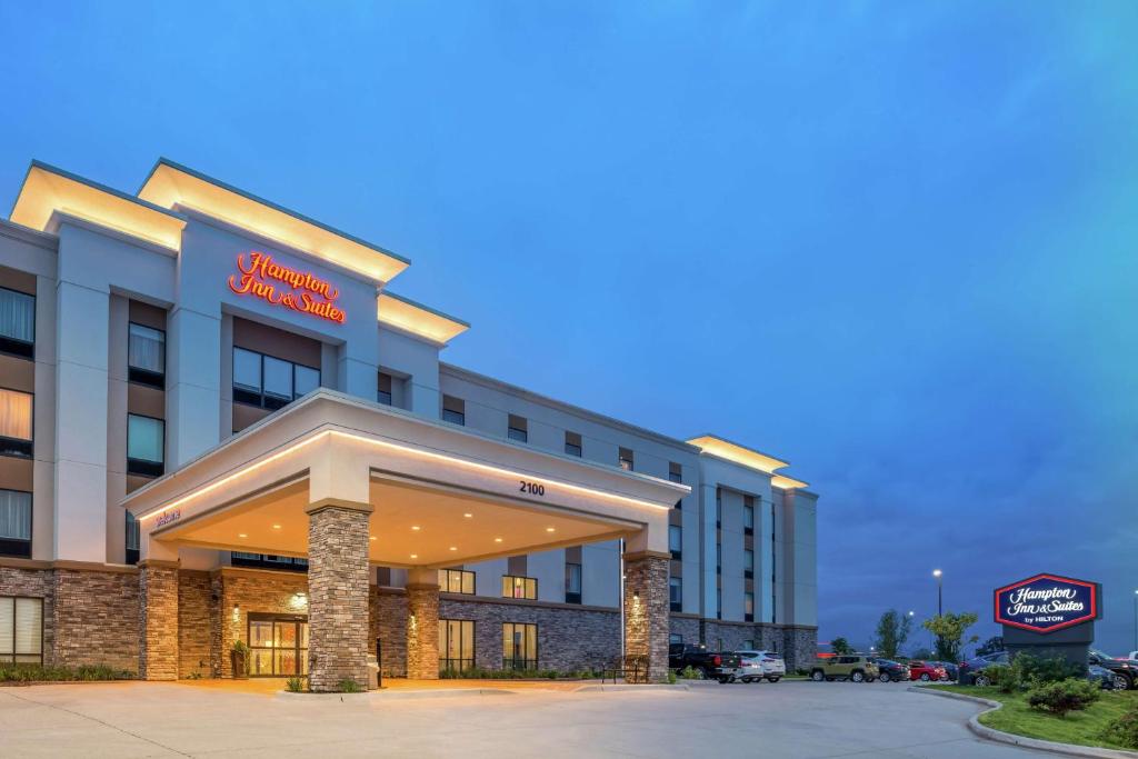 a rendering of the front of a hotel at Hampton Inn and Suites Ames, IA in Ames