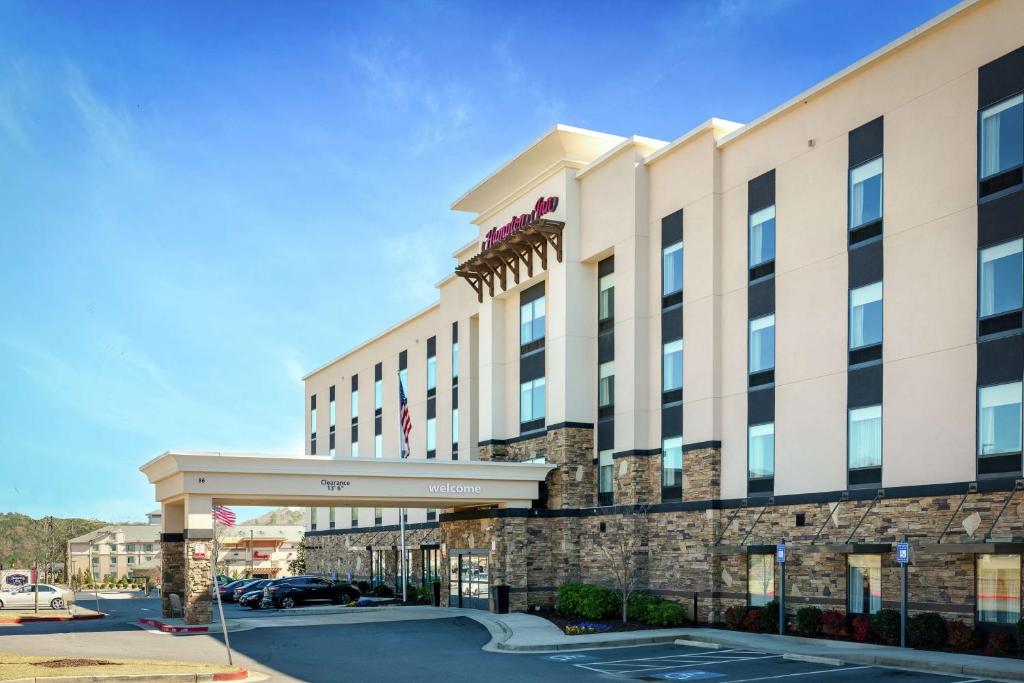 a rendering of the front of a hotel at Hampton Inn Emerson - Lakepoint, Ga in Cartersville