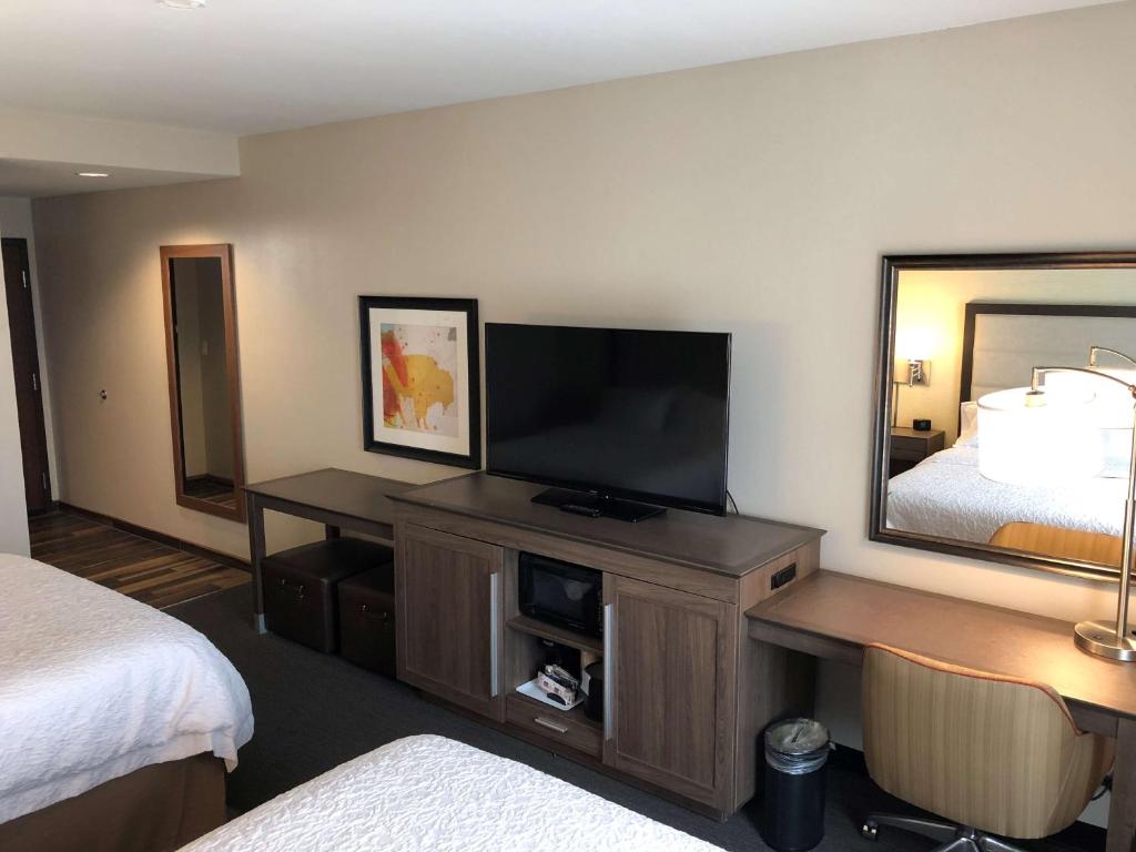 Hampton Inn & Suites Ponca City - Habitación Con Dos Camas Grandes (4 Adultos)