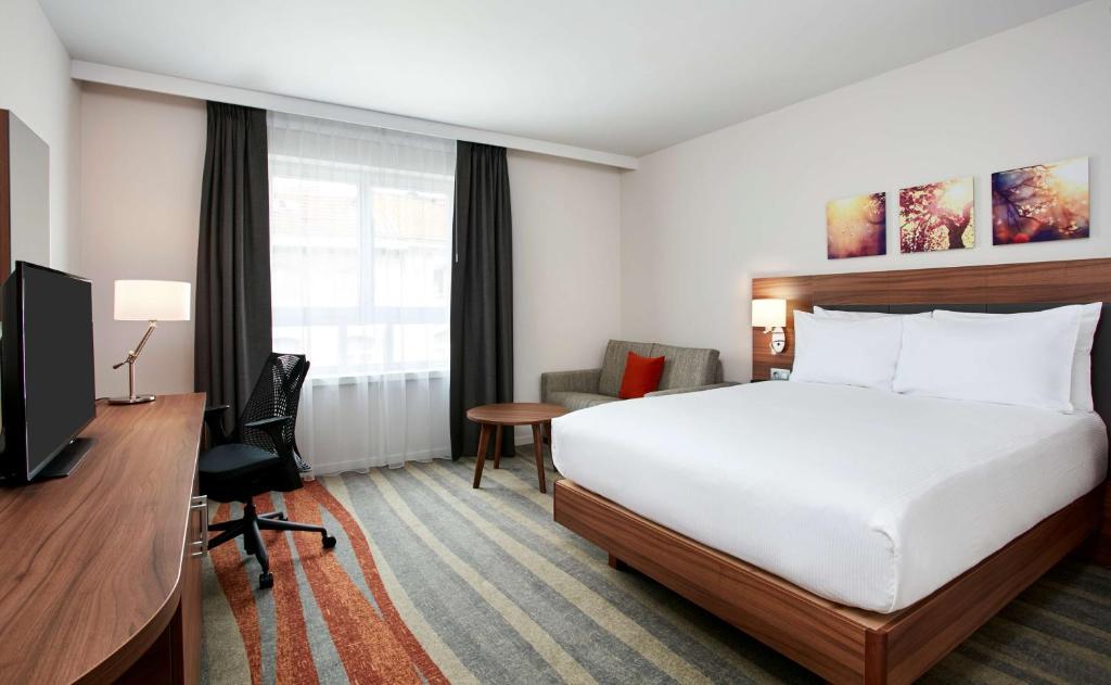 Postel nebo postele na pokoji v ubytování Hilton Garden Inn Brussels City Centre