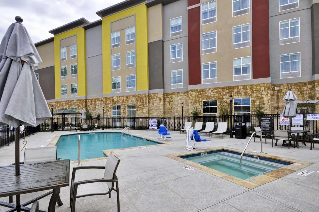Bazén v ubytování Homewood Suites by Hilton Tyler nebo v jeho okolí