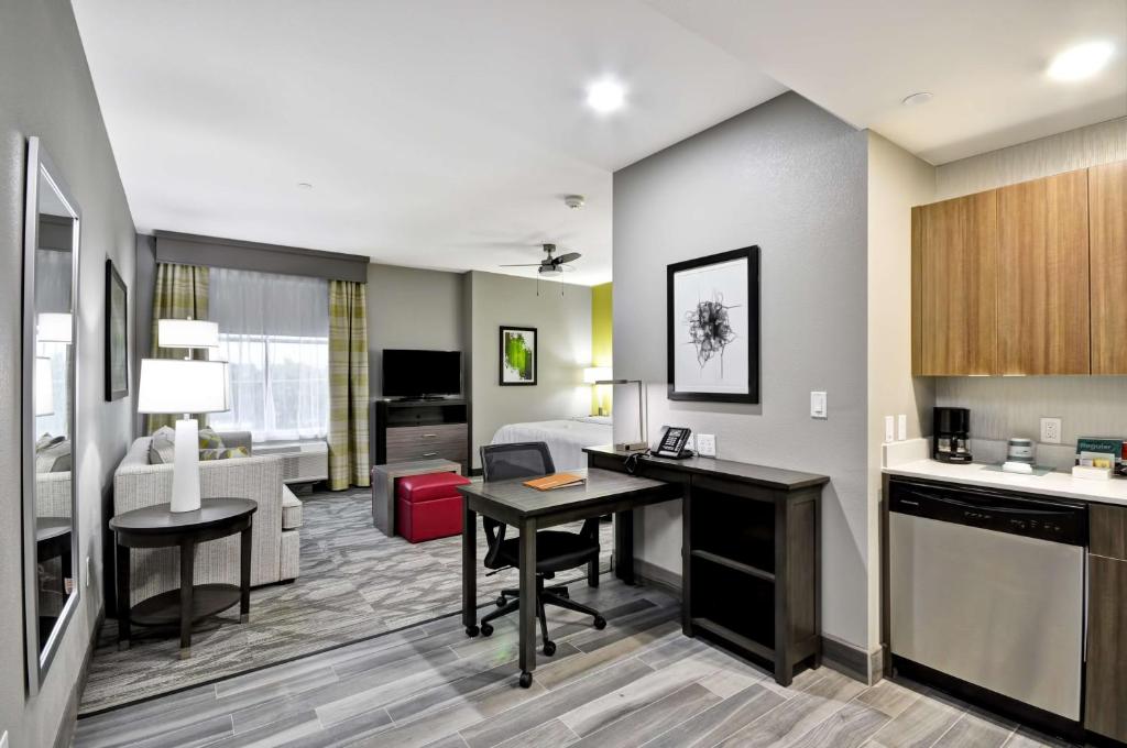 Kuchyň nebo kuchyňský kout v ubytování Homewood Suites by Hilton Tyler