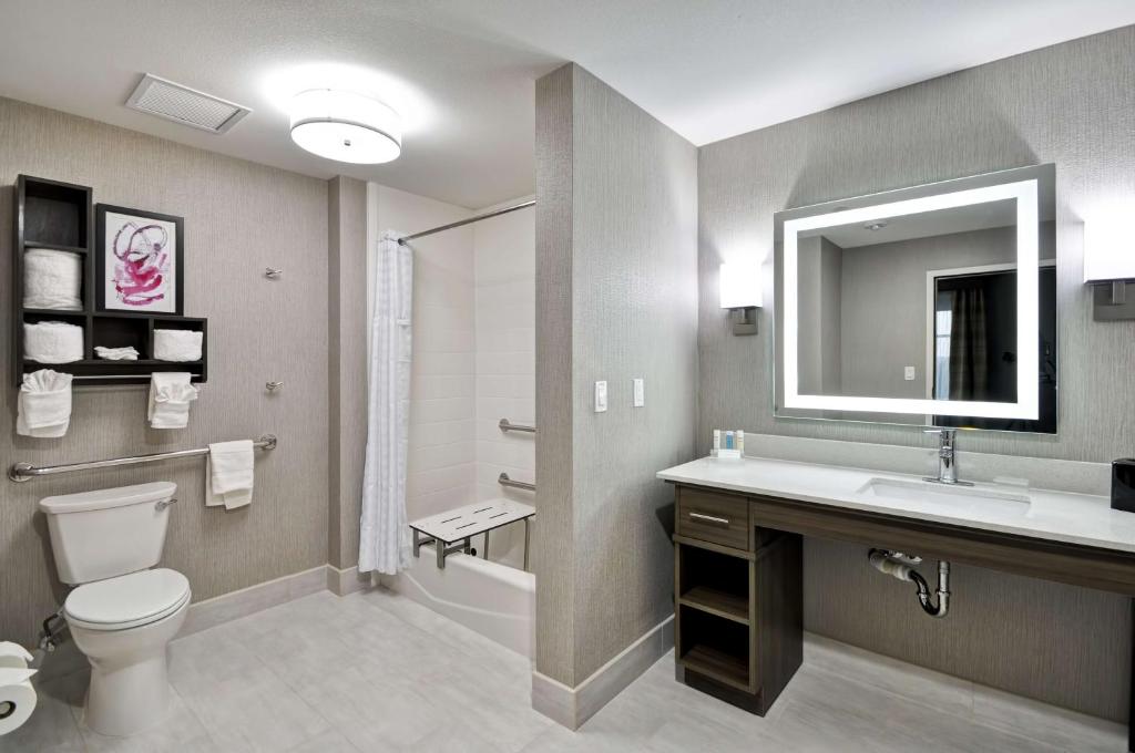 Koupelna v ubytování Homewood Suites by Hilton Tyler