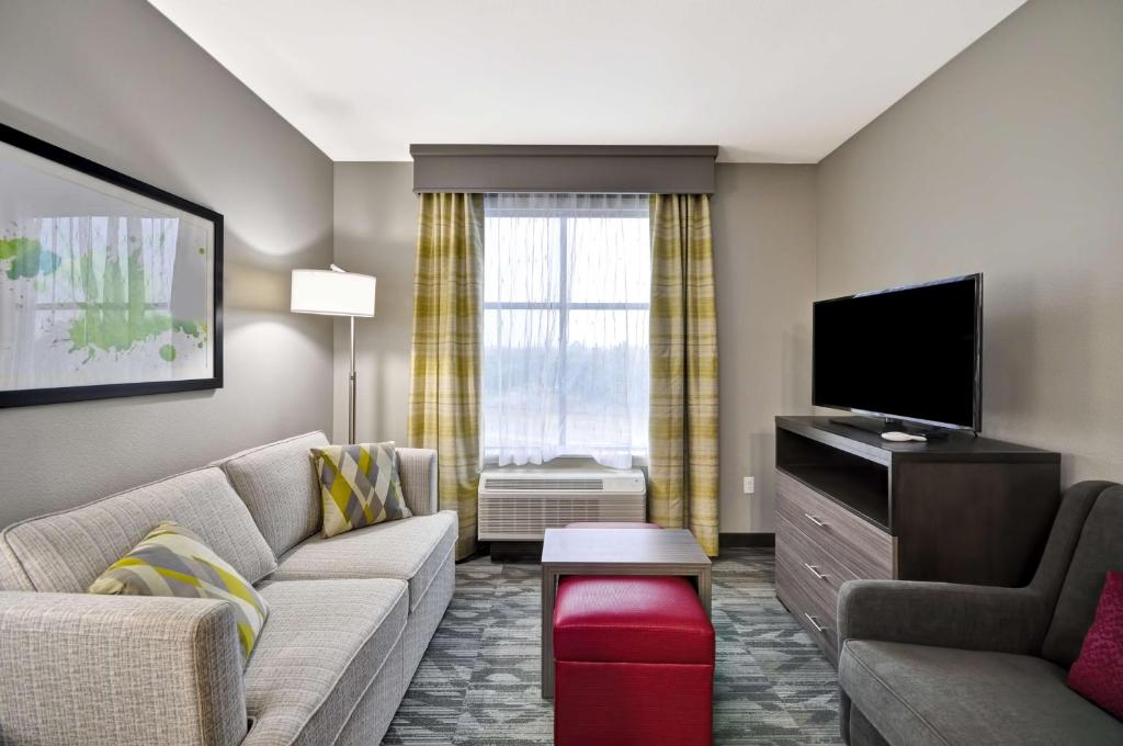 TV a/nebo společenská místnost v ubytování Homewood Suites by Hilton Tyler