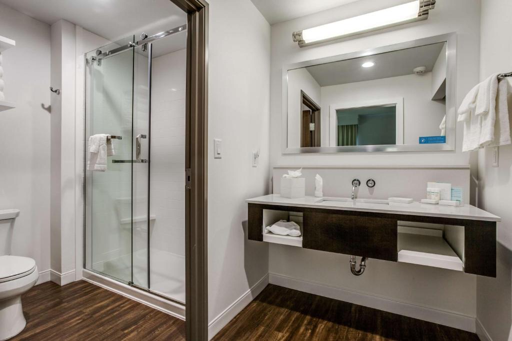 Hampton Inn & Suites Dallas-Central Expy/North Park Area - Habitación Con Cama Extragrande - No Fumadores