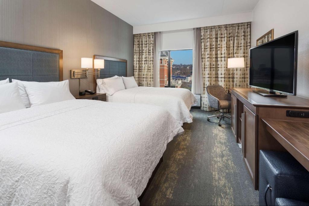 Hampton Inn & Suites Newport/Cincinnati, KY - Chambre Queen Avec Deux Lits Queen - Non-fumeur