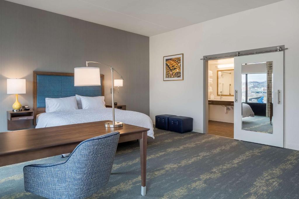 Hampton Inn & Suites Newport/Cincinnati, KY - King Studio Suite Con City View - No Fumadores