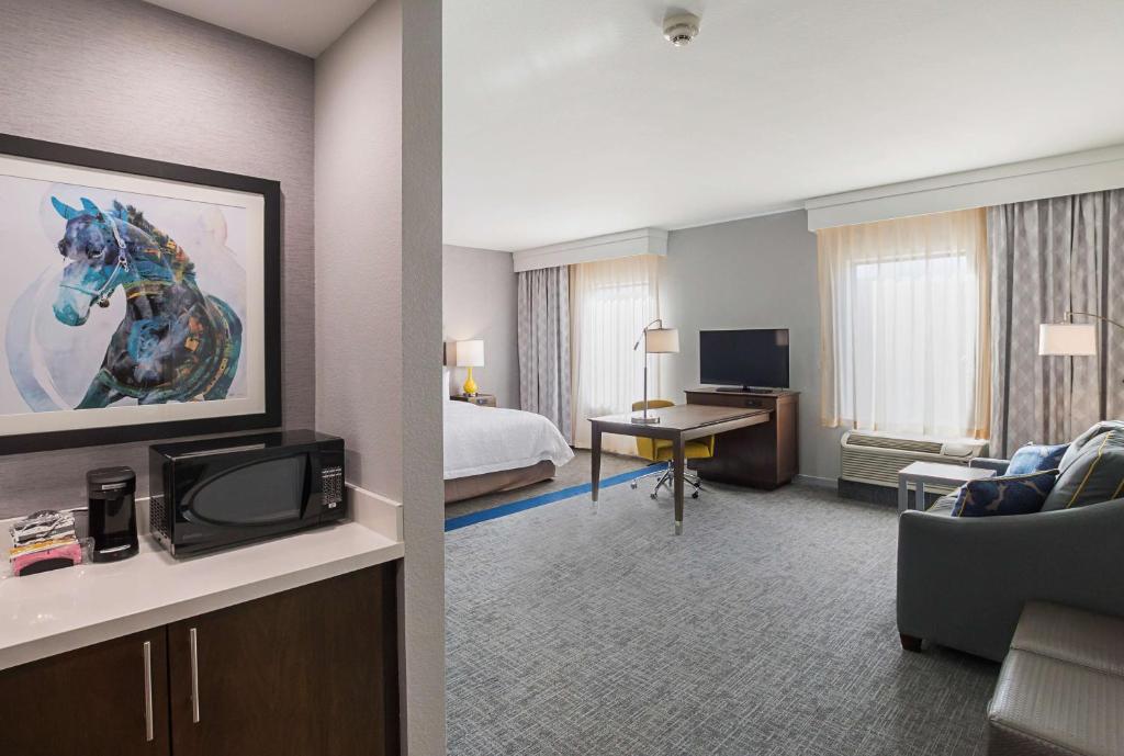 Hampton Inn & Suites Colleyville DFW Airport West photo