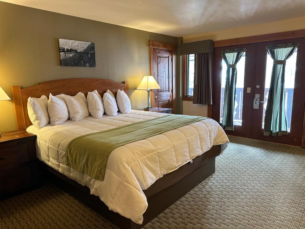 Silver Moon Inn photo