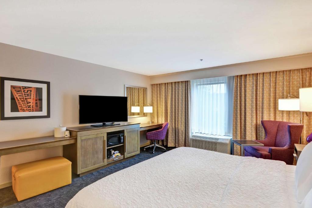 Hampton Inn Suites Ashland, Ohio - Kamer Met Kingsize Bed - Niet-Rokers