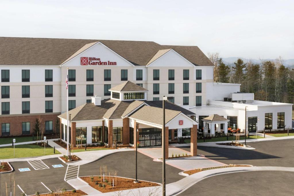 a rendering of the front of a hotel at Hilton Garden Inn Medford in Medford
