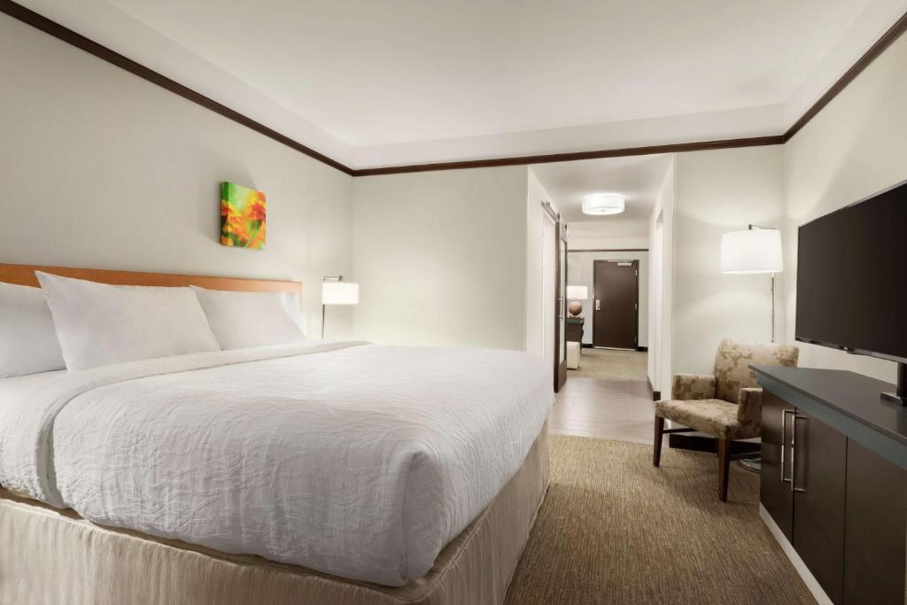 Hilton Garden Inn Medford photo