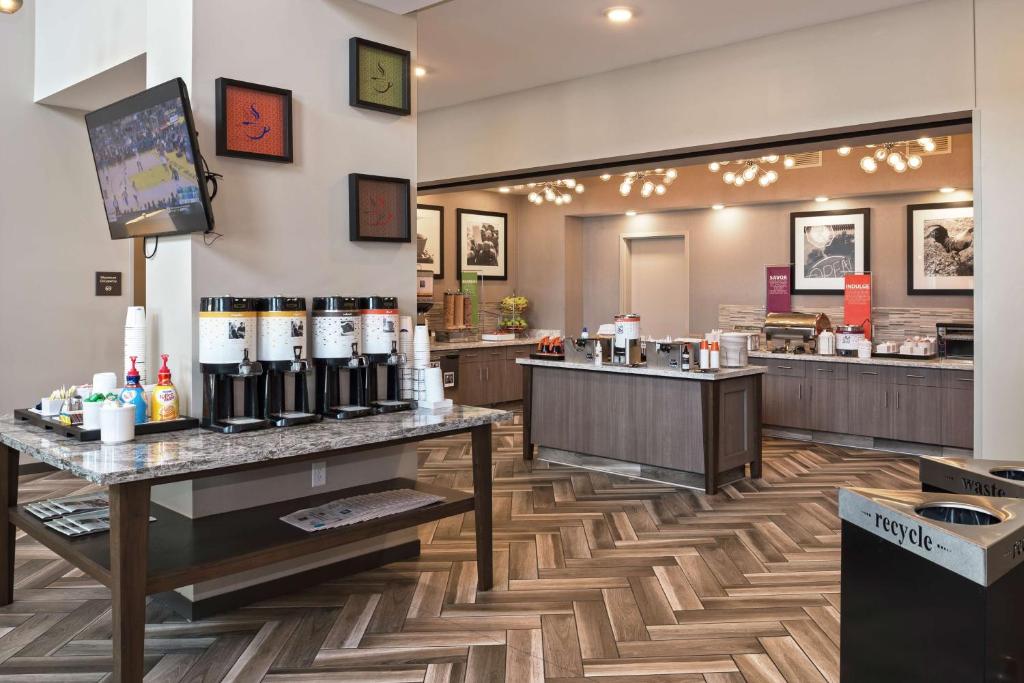 Hampton Inn and Suites Minneapolis University Area, MN photo