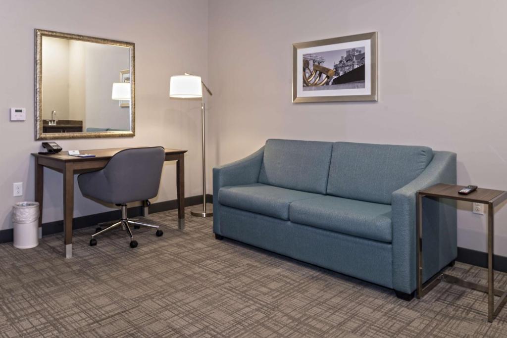 Hampton Inn and Suites Minneapolis University Area, MN photo