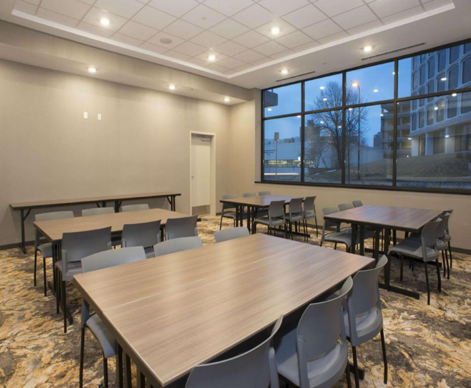 Hampton Inn and Suites Minneapolis University Area, MN photo