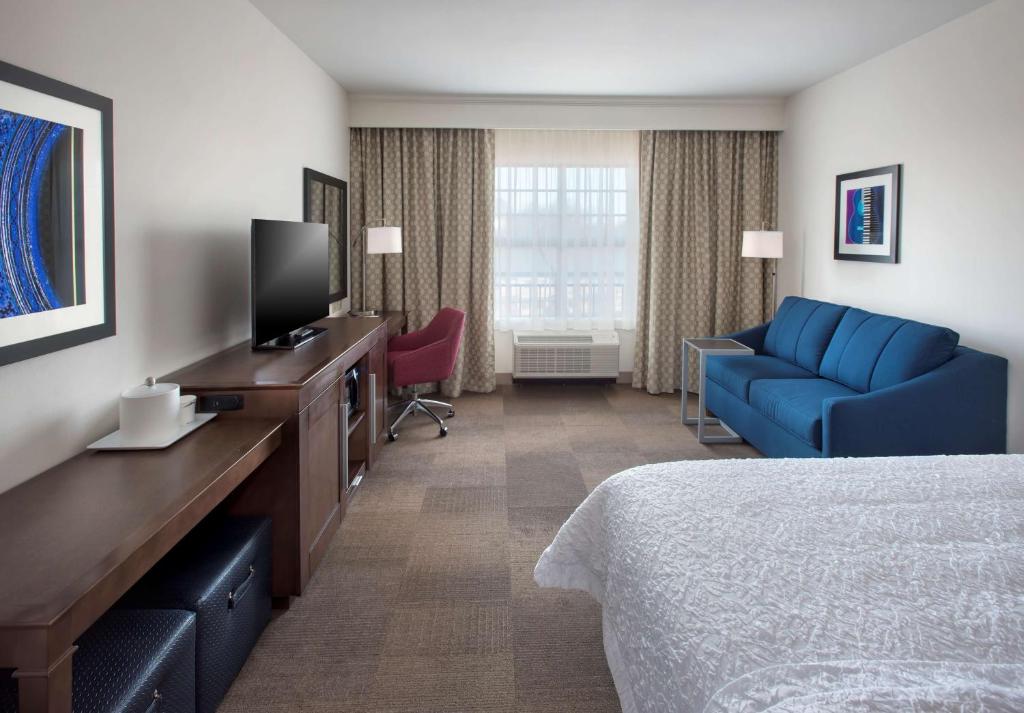 Hampton Inn by Hilton New Paltz, NY - Habitación King Con Sofá Cama - No Fumadores