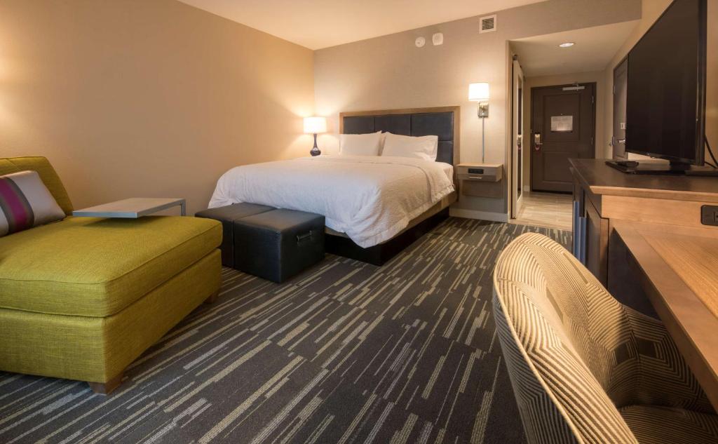 Hampton Inn & Suites Seattle/Redmond Wa - King Room - Non-Smoking