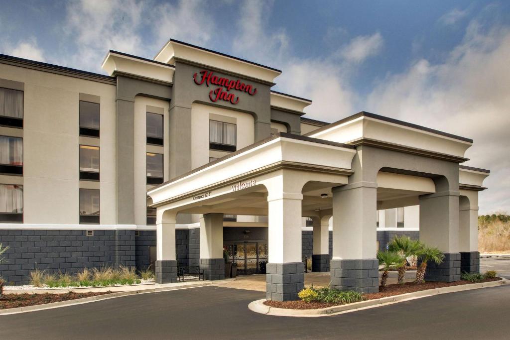 a rendering of the front of the holiday inn club at Hampton Inn Yemassee/Point South, Sc in Yemassee