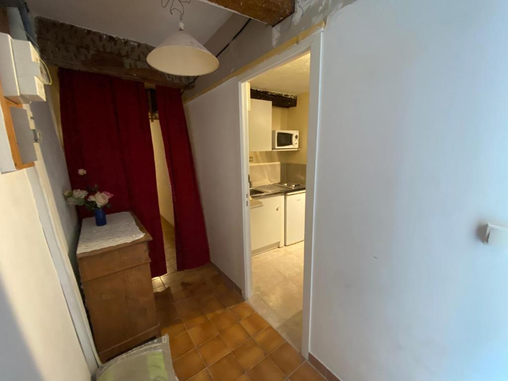 a room with a hallway with a kitchen at studio in Bauduen