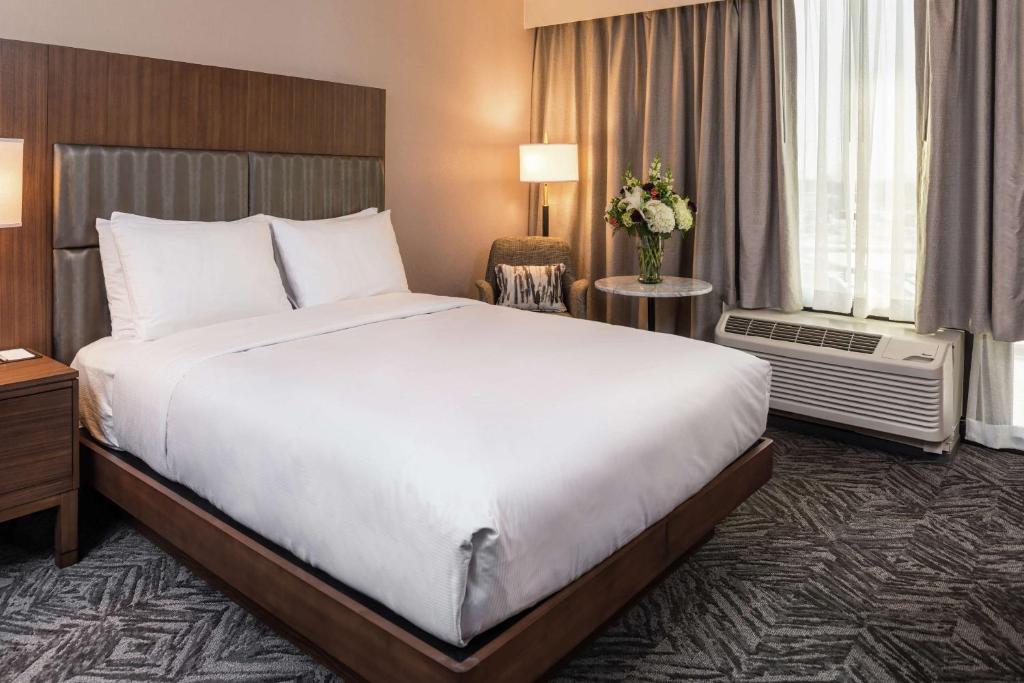 Doubletree By Hilton Lafayette East photo