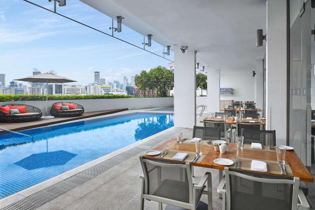 Hồ bơi trong/gần Hilton Garden Inn Singapore Serangoon
