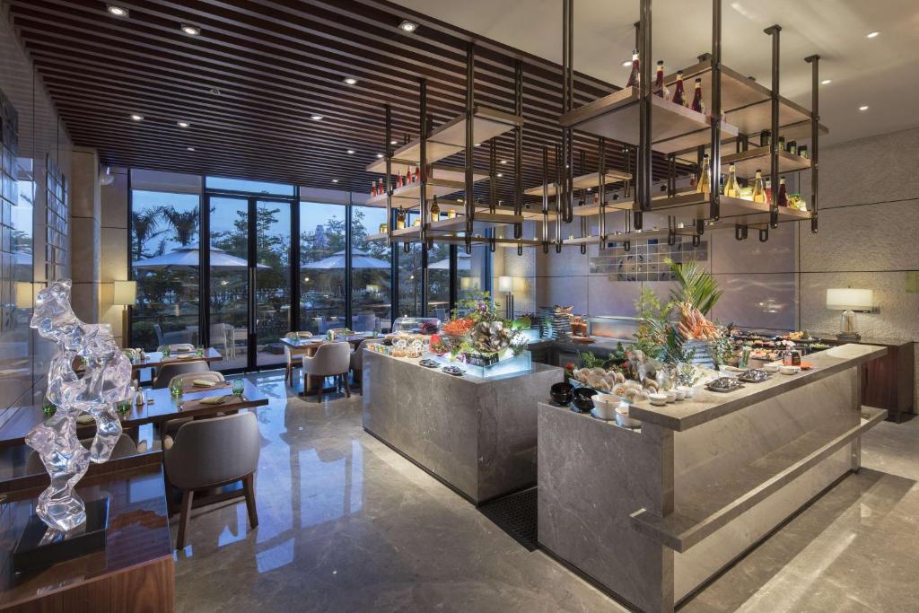 Restaurace v ubytování DoubleTree By Hilton Xiamen-Haicang