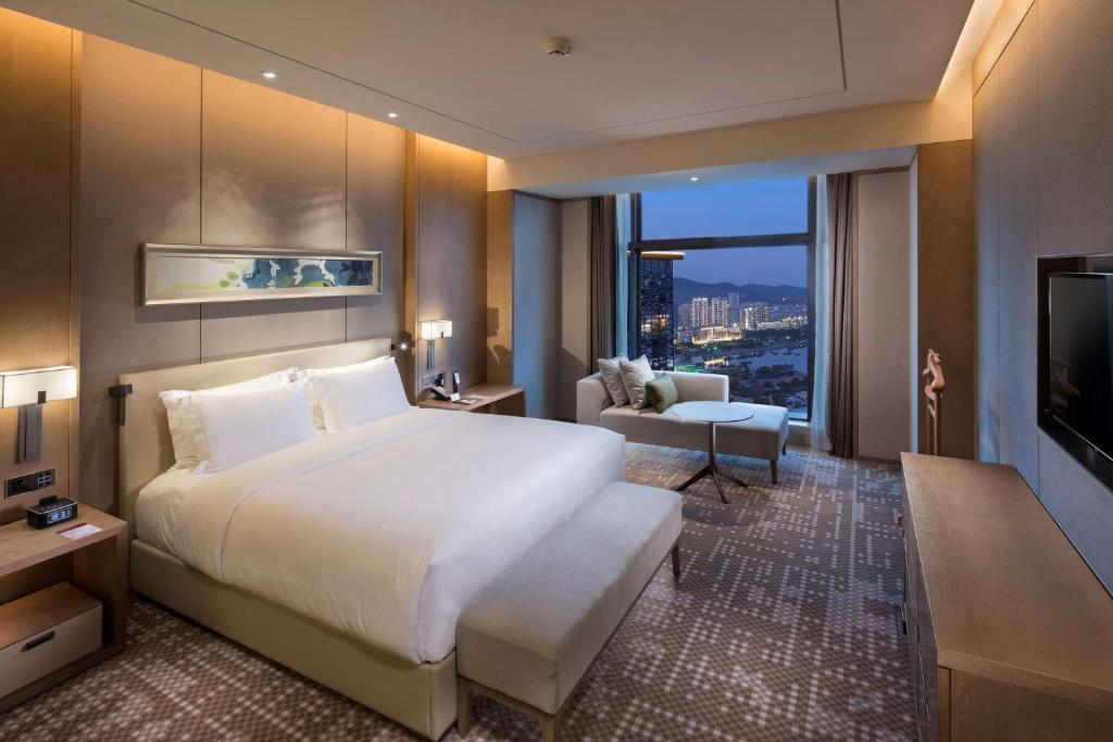 Postel nebo postele na pokoji v ubytování DoubleTree By Hilton Xiamen-Haicang