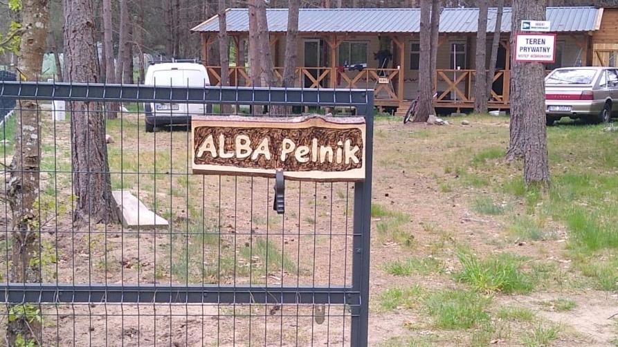 a sign on a gate with a sign on it at ALBA Pelnik domki holenderskie in Pelnik