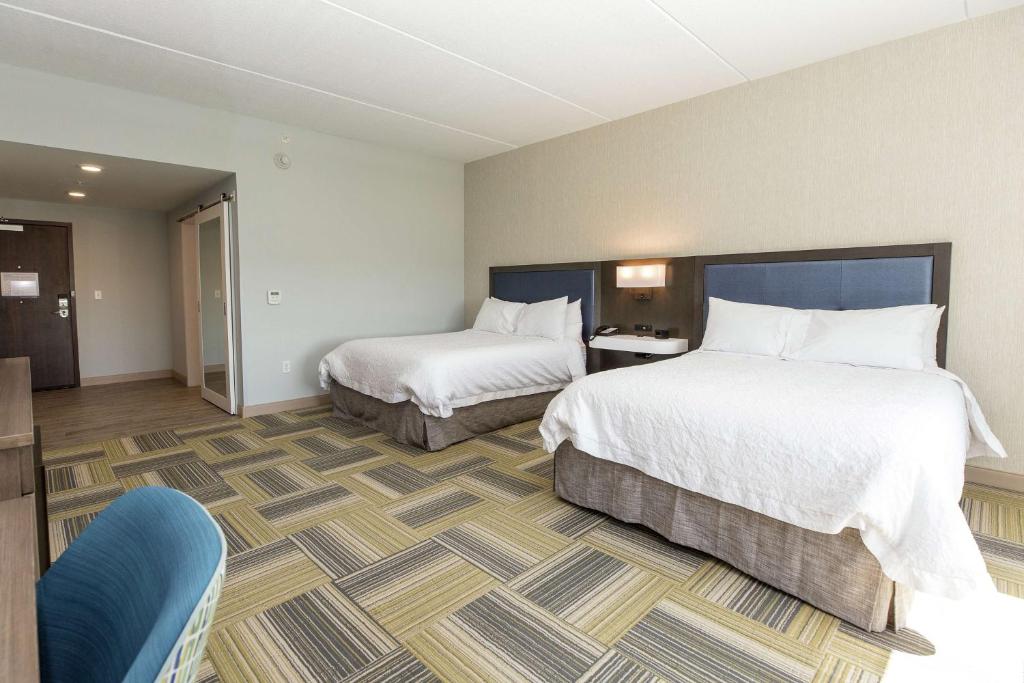 Postel nebo postele na pokoji v ubytování Hampton Inn & Suites Syracuse North Airport Area