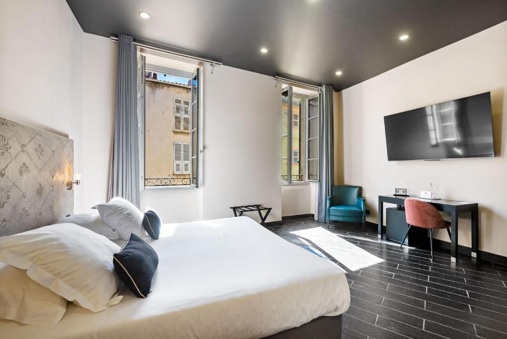 Postel nebo postele na pokoji v ubytování Hotel POZZO DI BORGO