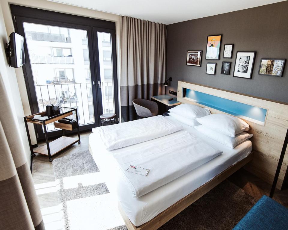 Postel nebo postele na pokoji v ubytování Emma by Schulz Hotel Berlin Friedrichshain