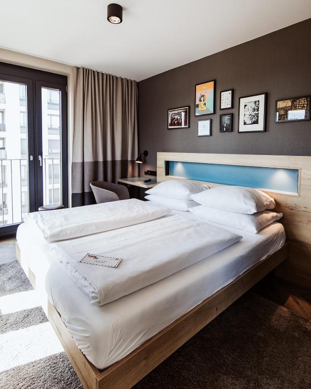 Postel nebo postele na pokoji v ubytování Emma by Schulz Hotel Berlin Friedrichshain