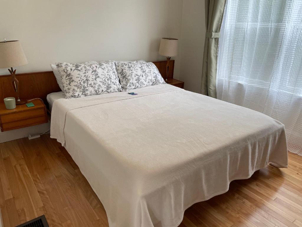Postel nebo postele na pokoji v ubytování Tantallon Guest Room with Private Beach