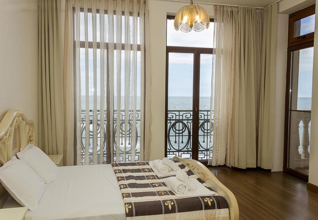 Port Palace 2BD ~ Amazing Sea View
