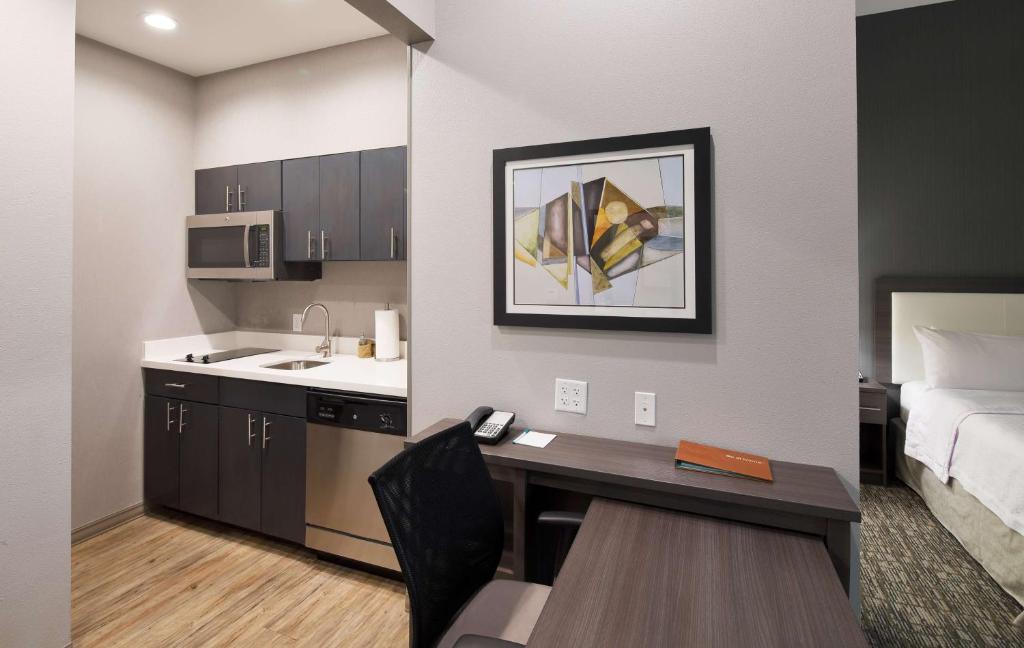 Homewood Suites By Hilton Topeka - Suite Estudio Con Cama Extragrande - No Fumadores