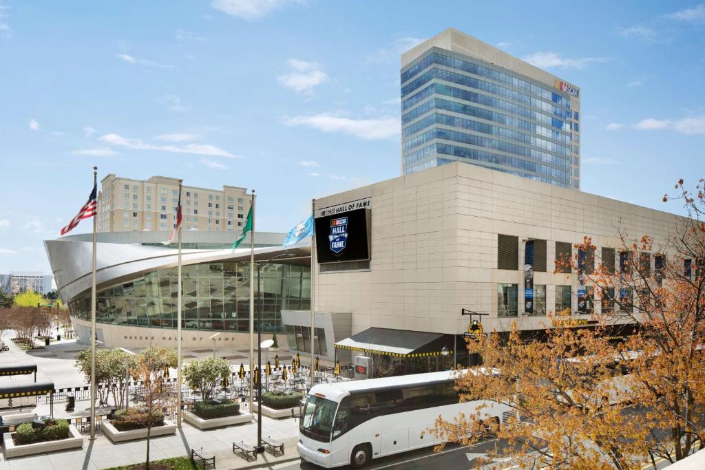 How to get to Southpark Mall in Charlotte by Bus?