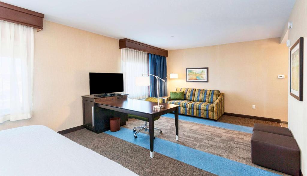 Hampton Inn & Suites Duluth North Mn photo