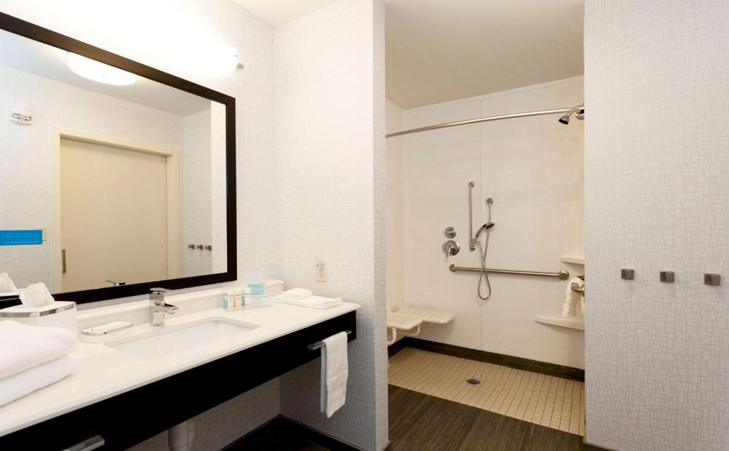 Hampton Inn & Suites Duluth North Mn photo