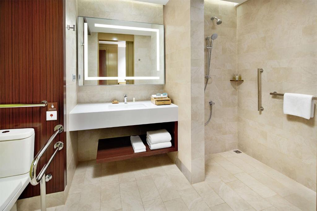Hilton Garden Inn Foshan - King Room - Mobility Accessible