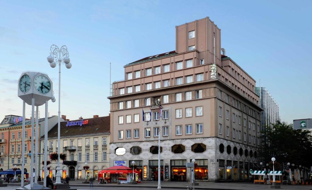 O edifício em que o hotel se localiza